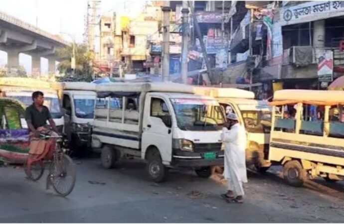 রূপগঞ্জে নেই কোনও গণপরিবহন, যাত্রীদের ভোগান্তির শেষ নেই