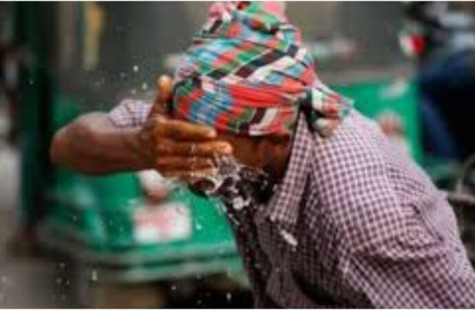 ঢাকায় আজও অব্যাহত থাকবে গরমের দাপট