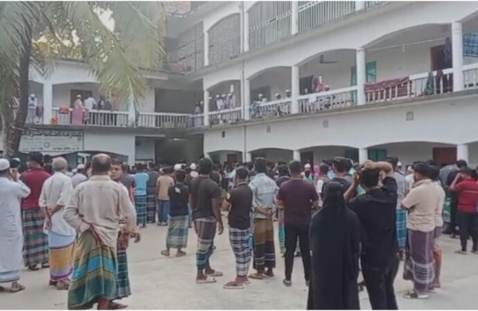 সোনাইমুড়ীতে মাদরাসায় ঘুমের মধ্যে ছাত্রকে জবাই করে হত্যা, অভিযুক্ত ছাত্র আটক