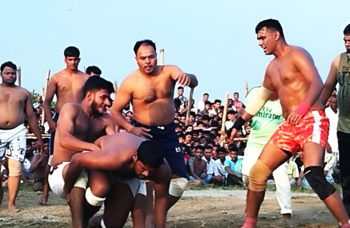 সোনারগাঁয়ে কাবাডি খেলায় দর্শকদের উপস্থিতি প্রাণবন্ত