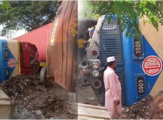 চট্টগ্রামে মালবাহী ট্রেনে ট্রাকের ধাক্কা, ট্রেনের চলাচল বন্ধ