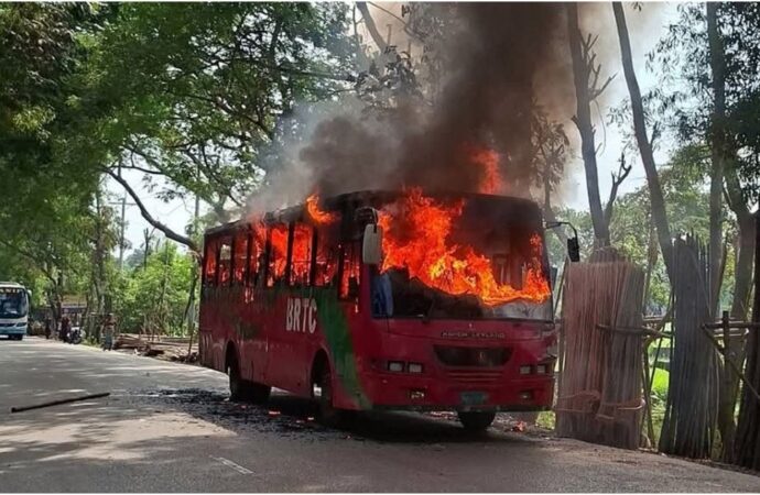বরিশালে চলন্ত বাসে অগ্নিকাণ্ডের ঘটনা