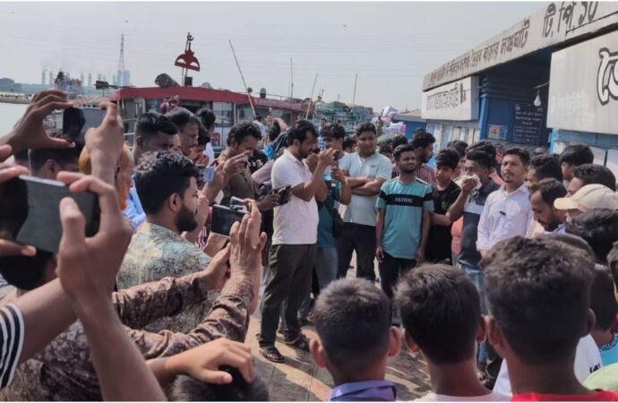 ভৈরবকে জেলা করার দাবিতে নৌপথ অবরোধ ও আন্দোলন অব্যাহত