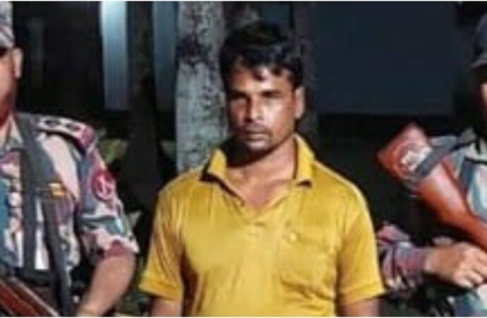 বেনাপোল সীমান্ত থেকে পিস্তল সহ যুবক আটক