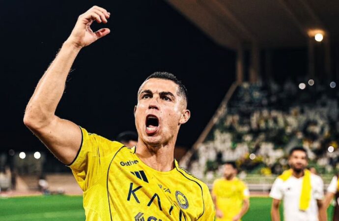 প্রথম খেলোয়াড় হিসেবে ৯৫০ গোলের মাইলফলক স্পর্শ করলেন রোনালদো