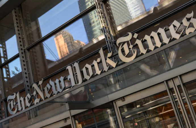 ১৫০ লেখকের নিউইয়র্ক টাইমস বর্জনের ঘোষণা