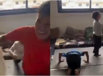 মুরগির মাংস দেখে আনন্দে লুটিয়ে পড়ল শিশু গাজায়