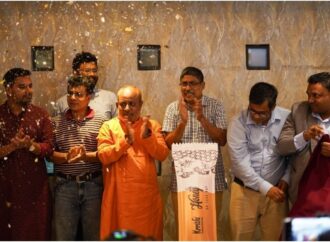 বাহনযোগ্য বিশুদ্ধ মধু: ‘হ্যানি স্যাচেট’ বাজারে এনেছে কৃষি