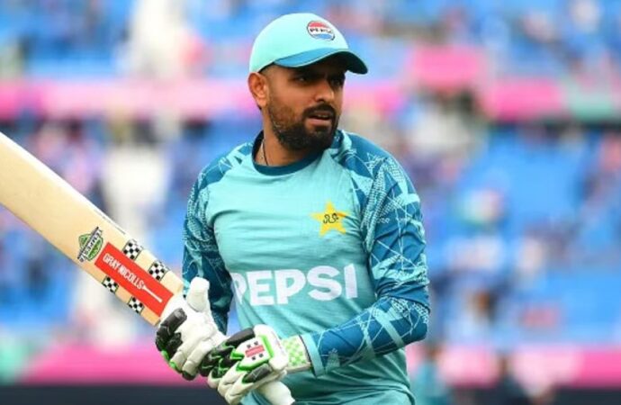 বিশ্ব রেকর্ড বেঁধে দিতে বাবরকে করতে হবে ৯ রান