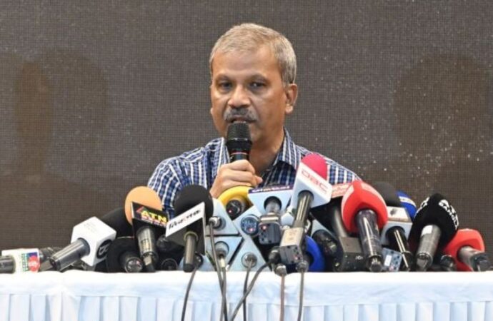 প্রধান উপদেষ্টা আসিফ নজরুল দ্রুতই গণভোটের সিদ্ধান্ত নেবেন