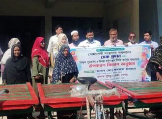 সীতাকুণ্ডে সমাজসেবার উদ্যোগে ভিক্ষুকদের জন্য ভ্যান ও রিকশা বিতরণ