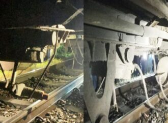 কালীগঞ্জে ট্রেনের হুইসপাইপ খুলে যাওয়ায় বড় দুর্ঘটনার হাত থেকে রক্ষা পেল ‘এগার সিন্ধুর গোধূলি’ এক্সপ্রেস