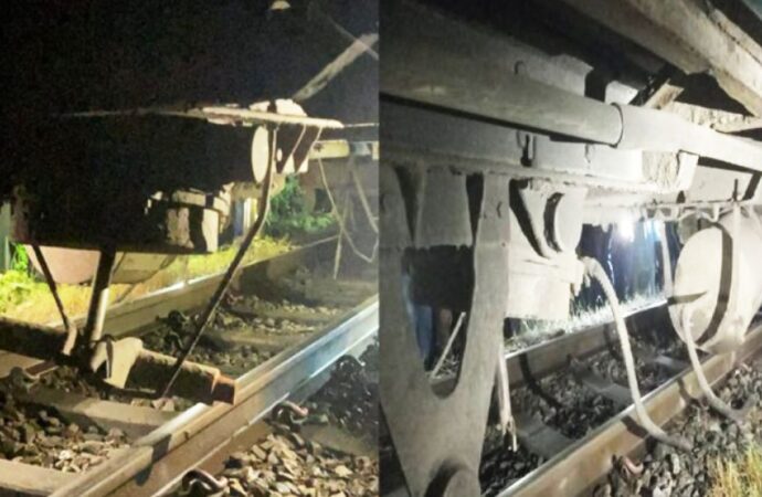 কালীগঞ্জে ট্রেনের হুইসপাইপ খুলে যাওয়ায় বড় দুর্ঘটনার হাত থেকে রক্ষা পেল ‘এগার সিন্ধুর গোধূলি’ এক্সপ্রেস