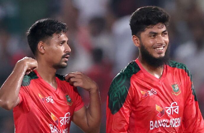 ২৬ উইকেট নিয়ে যৌথভাবে শীর্ষে রিশাদ, সুযোগ রয়েছে তাসকিন ও মোস্তাফিজেরও