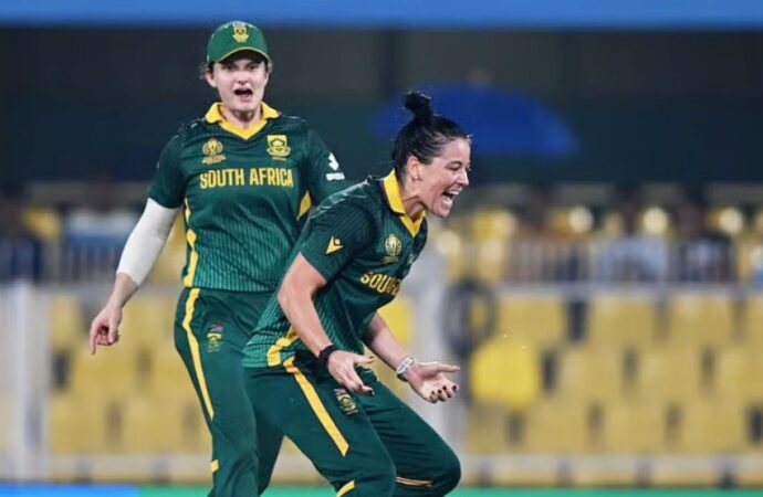 ইংল্যান্ডকে হারিয়ে দক্ষিণ আফ্রিকা প্রথমবারের মতো বিশ্বকাপ ফাইনালে