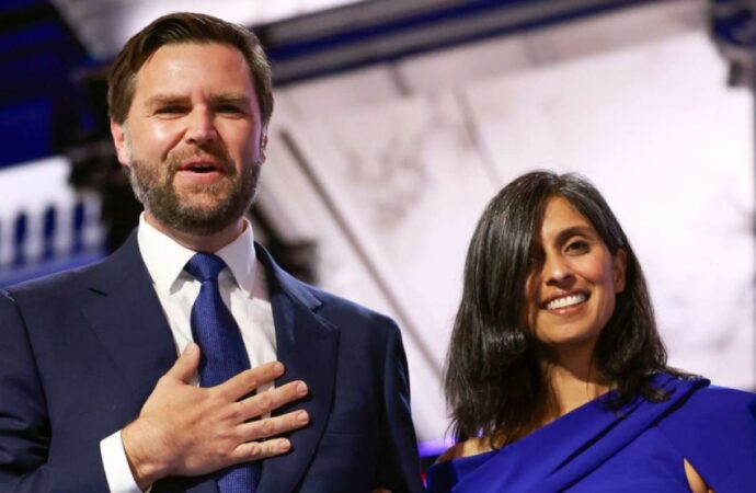 স্ত্রীর ধর্ম পরিবর্তন নিয়ে সমালোচনার জবাব ভ্যান্সের