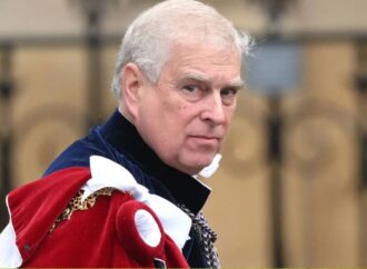 নামের আগে ‘প্রিন্স’ পদবি আর ব্যবহার করতে পারবেন না অ্যান্ড্রু, ছাড়তে হবে প্রাসাদ