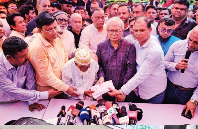 জীবন লড়াইয়ের সৈনিক গফুর মল্লিকের পাশে দাঁড়ালেন তারেক রহমান