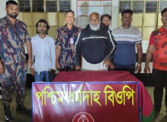 দৌলতপুর সীমান্তে মানসিক ভারসাম্যহীন বাংলাদেশি আটক, পরিবারের কাছে হস্তান্তর