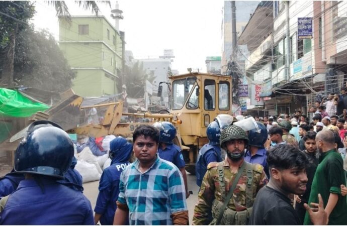 হাটহাজারীতে সরকারি সম্পদ উচ্ছেদ অভিযান, কোটি টাকার সম্পদ পুনরুদ্ধার