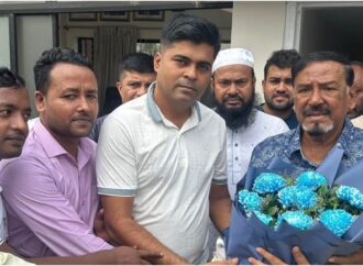 ভোলা-৩ আসনে মনোনয়ন পেয়ে হাফিজ উদ্দিনকে ফুলেল শুভেচ্ছা মলংচড়া ইউনিয়ন বিএনপির