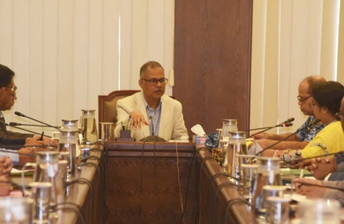 ডেঙ্গু নিয়ন্ত্রণে মশার ঔষধের সঠিক ব্যবহার ও বাসাবাড়িতে এডিস মশার লার্ভা তদারকি কার্যক্রম শুরু