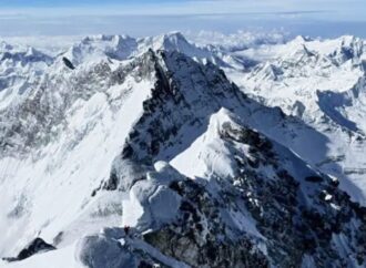 নেপালে তুষারধসে ৭ পর্বতারোহী নিখোঁজ