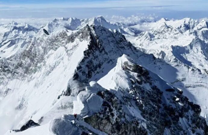 নেপালে তুষারধসে ৭ পর্বতারোহী নিখোঁজ