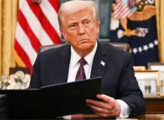 শুল্ক নীতি নিয়ে শুনানিতে তীব্র প্রশ্নের মুখে ট্রাম্প