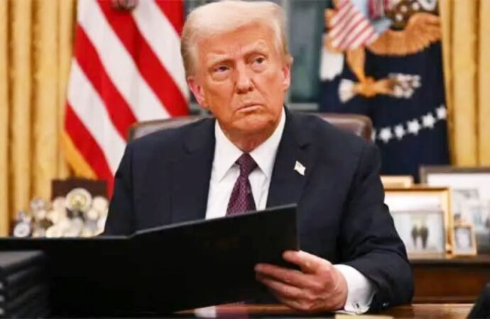 শুল্ক নীতি নিয়ে শুনানিতে তীব্র প্রশ্নের মুখে ট্রাম্প