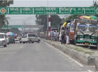 তেঁতুলিয়া বাংলাবান্ধা স্থলবন্দর দিয়ে ৮১ ট্রাকে ১০০৭০১ টন আলু রপ্তানি
