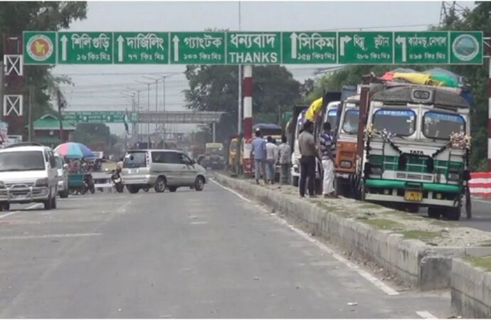 তেঁতুলিয়া বাংলাবান্ধা স্থলবন্দর দিয়ে ৮১ ট্রাকে ১০০৭০১ টন আলু রপ্তানি