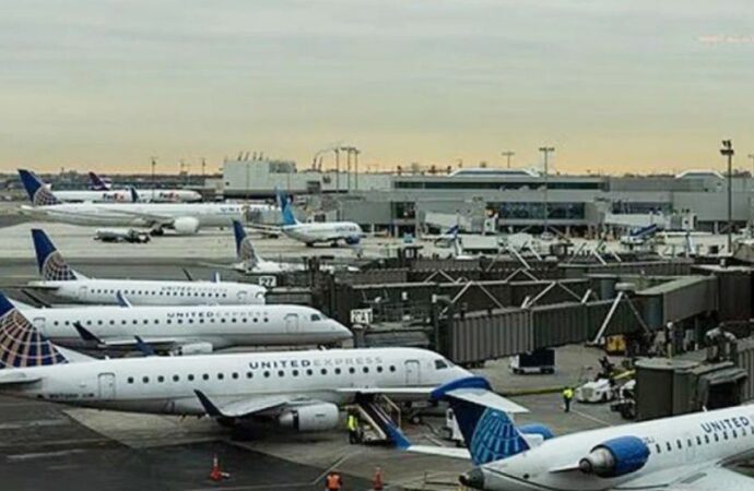 যুক্তরাষ্ট্রে রেকর্ড শাটডাউনে বিমানবন্দর অচল, হাজারো ফ্লাইট বাতিল