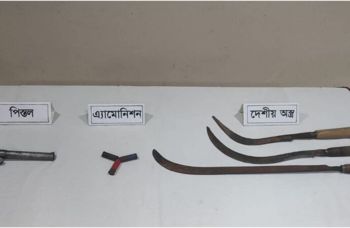 মেহেরপুরে সেনাবাহিনীর অভিযানে অস্ত্র ও গুলিসহ বিরোধী চক্রের সমাপ্তি