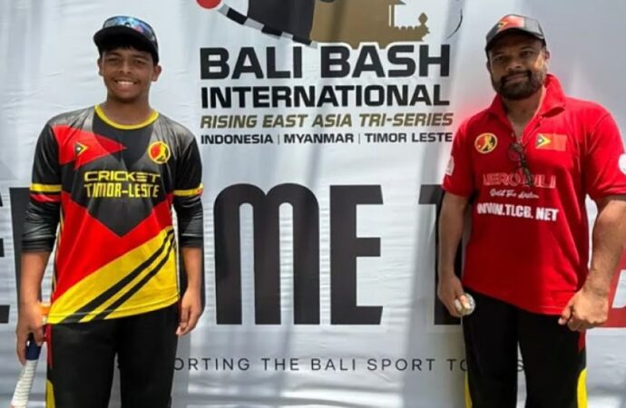 বাবা-ছেলে একসঙ্গে খেলে আন্তর্জাতিক ক্রিকেটে নতুন ইতিহাস গড়লেন