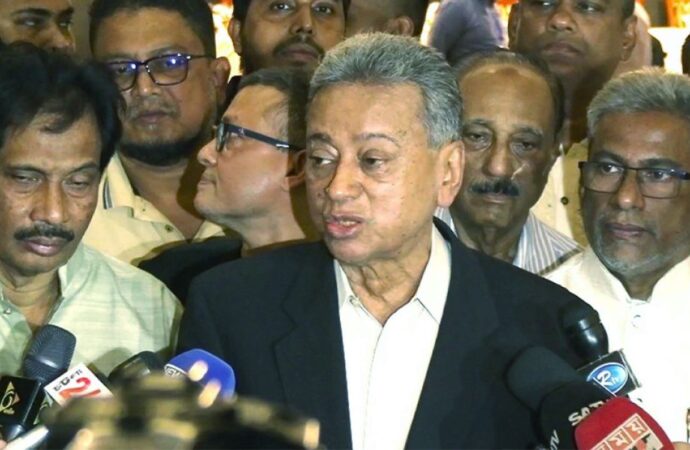 নির্বাচনের জন্য অপেক্ষা করছে দেশের মানুষ: আমীর খসরু