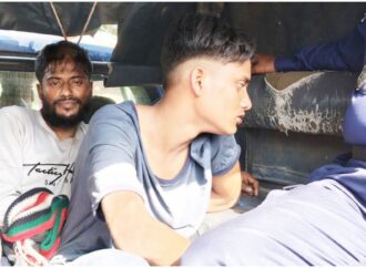 অটোরিকশা ছিনতাইয়ের চেষ্টা, জনতার হাতে ধরা দুজন