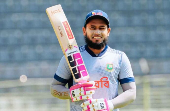 শততম টেস্টে মুশফিকের জন্য বিশেষ সম্মাননা