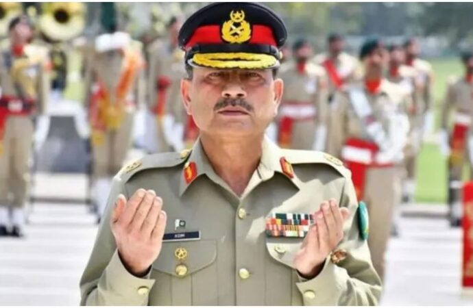 পাকিস্তানে আজীবন দায়মুক্তি এবং সেনাপ্রধানের ক্ষমতা বৃদ্ধি