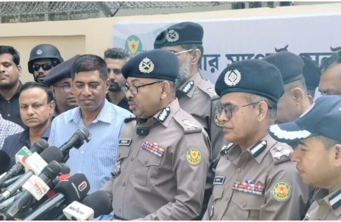 অফিসারদের সঙ্গে খারাপ আচরণ করবেন না: ডিএমপি কমিশনার