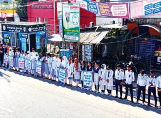 নীলফামারী-সৈয়দপুর সড়কে ৪ লেনের দাবিতে মানববন্ধন