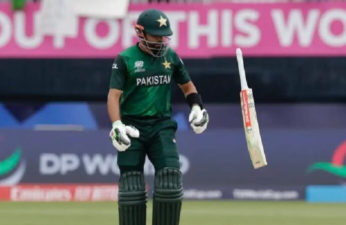 বাবরের স্টাম্পে আঘাতের জন্য জরিমানা হিসেবে ২৭,৭০০ টাকা আদায়