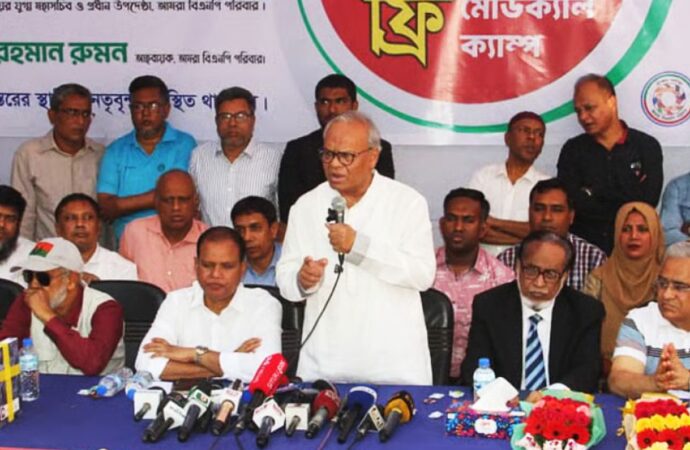 শেখ হাসিনা রাষ্ট্রের ৮ হাজার কোটি টাকা লুট করেছিলেন: রিজভী