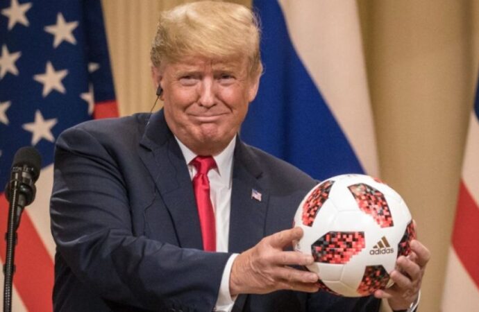 ট্রাম্পের ফুটবল খেলার দৃশ্য ভাইরাল