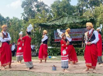 নানা আয়োজনের মাধ্যমে খাসি সম্প্রদায়ের ঐতিহ্যবাহী ‘খাসি সেং কুটস্নেম’ উদযাপন