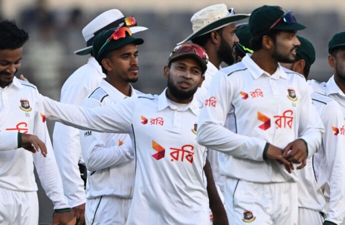 মুশফিক-লিটনের ঝড়া শুরু, মিরপুরে বোলারদের দাপট