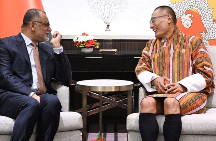 ভুটানের প্রধানমন্ত্রীর সঙ্গে বাংলাদেশের বাণিজ্য উপদেষ্টার বৈঠক