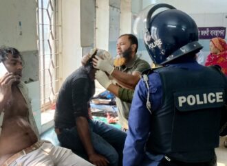 মানিকগঞ্জে তৌহিদী জনতা ও বাউল ভক্তদের মধ্যে সংঘর্ষ, দশজন আহত