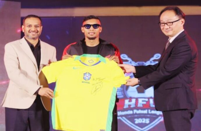 নেইমার পাঠিয়েছেন জামাল ভূইয়াঁকে স্বাক্ষরিত ব্রাজিল জার্সি