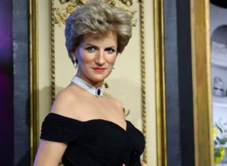 প্রিন্সেস ডায়ানার রিভেঞ্জ ড্রেসের মূল্য এখন ৬ লাখ ডলার